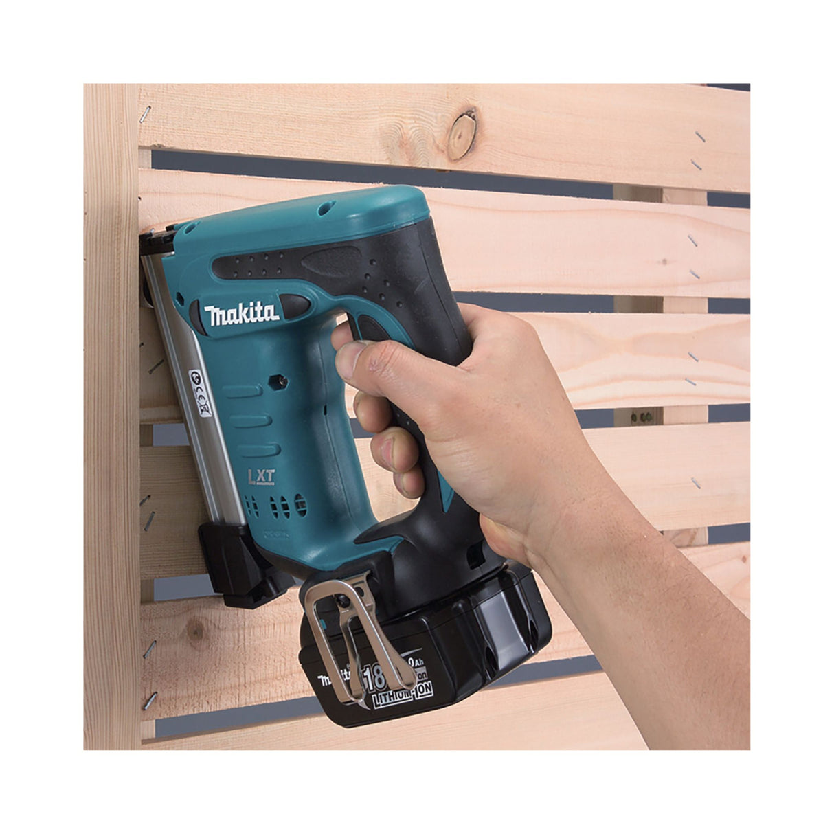 Krampepistol LXT ® uten batteri (DST221Z)