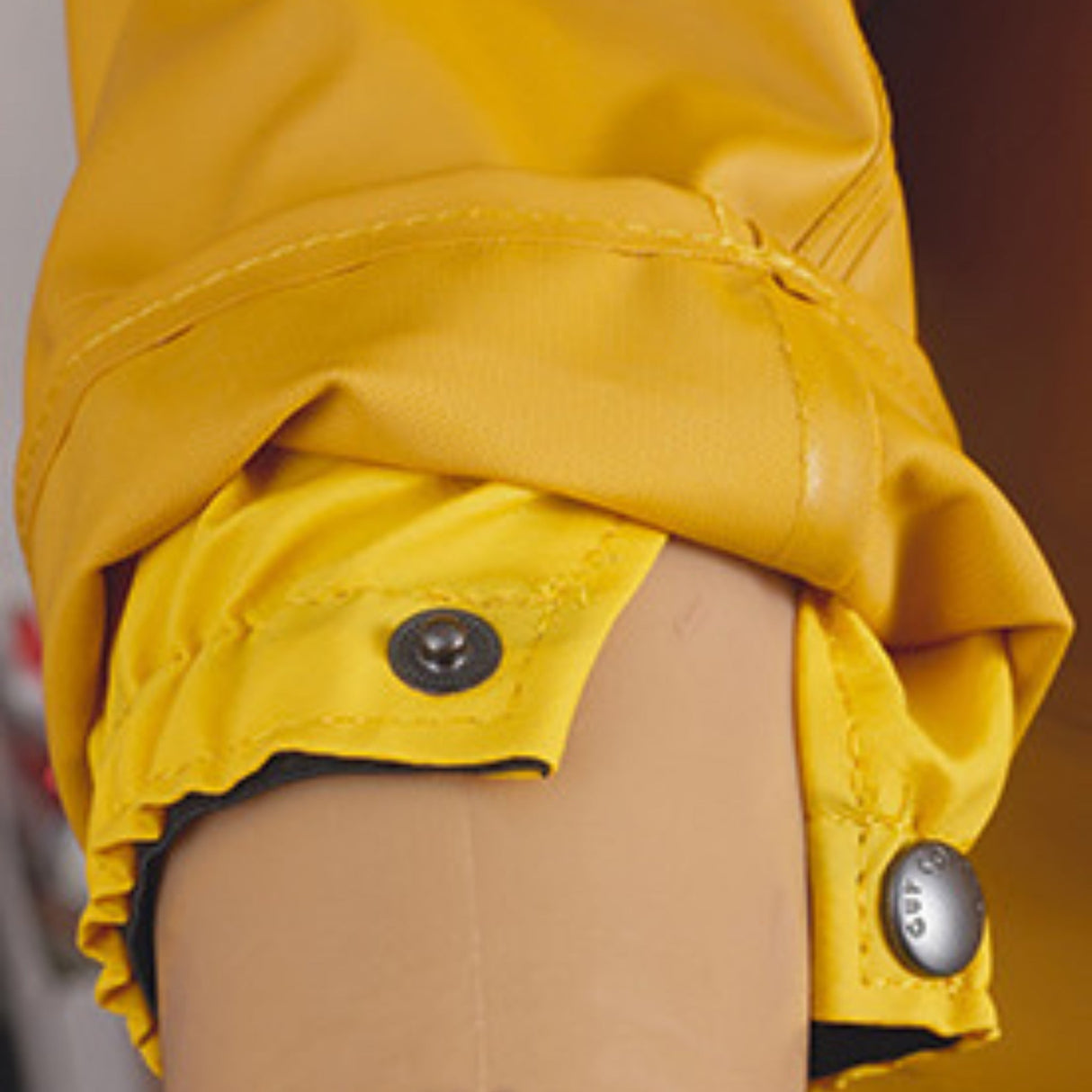 Solid glidelås med borrelås gir ekstra beskyttelse mot vann