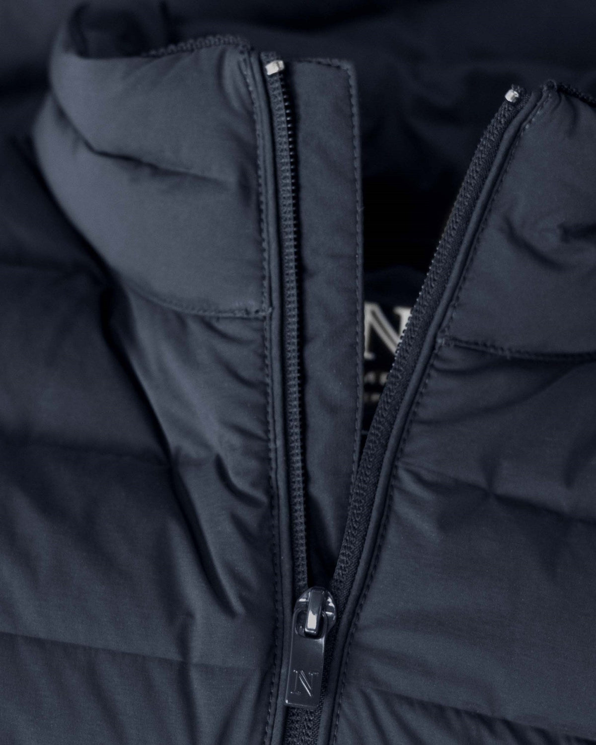 Avalon Vest Nimbus Men – Marineblå – nærbilete 1
